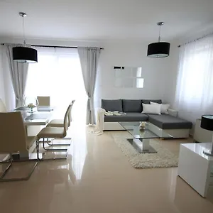  Apartment Mantinela